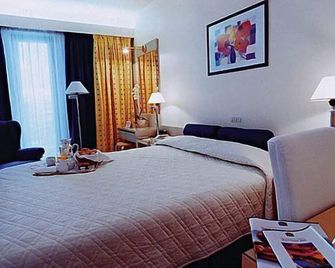 The Park Hotel Piraeus - Le Pirée - Chambre