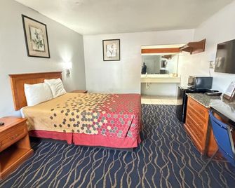 Crossroads Inn - Fort Pierce