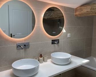 Beautiful Holiday Farmhouse with private Pool, Poitou-Charentes, France - Bellevigne - Baño