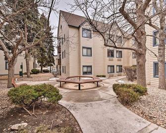 2 Blocks to Light Rail Denver Unit with Kitchenette - Greenwood Village - Building