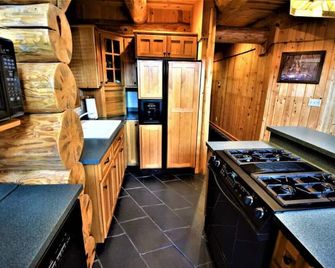 Large Home- Water Toys, Dock, Deck, Game Room - Brainerd - Kitchen