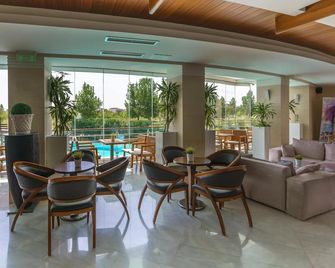 Cosmopolitan Hotel - Kateríni