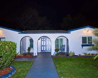 Cozy Home Away From Home - Margate - Building