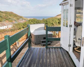 Lady Bird Retreat - Saltburn-by-the-Sea - Balcony