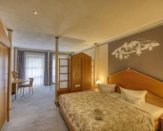 Hotel Gut Schmelmerhof - Sankt Englmar - Bedroom