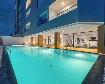Kokotel Rayong Beachfront - Самет - Басейн