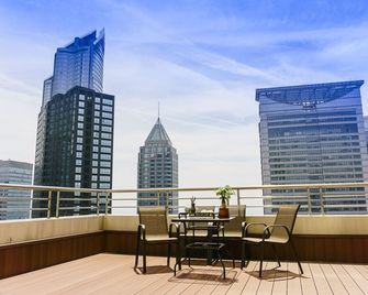 Li Tian - تشينغداو - شرفة