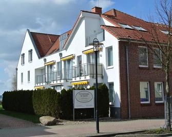 Ferienwohnung am Seeufer - Waren - Будівля