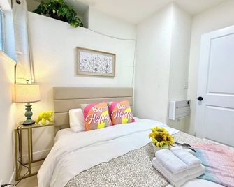 Jie's New! 3B single Home Rosewood with front yard - Pasadena - Bedroom