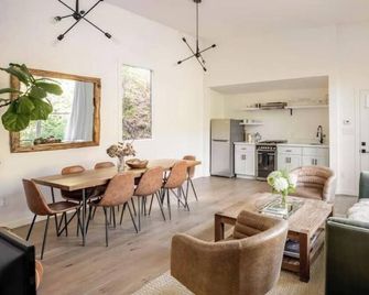 Treehouse studio, secluded & chic hiker’s paradise - San Anselmo - Sala de estar