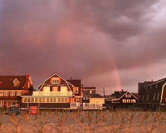 Newly renovated cottage on Bay Head's exclusive oceanfront - Bay Head - Edificio