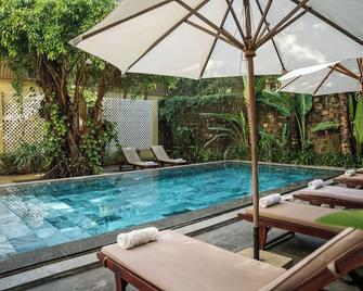 9Station Hostel & Bar Phu Quoc - Phu Quoc - Piscina