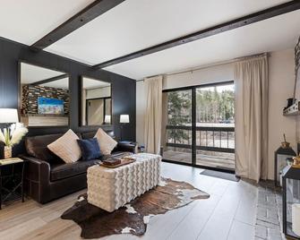 Luxurious 2 Bedroom Base Camp Condo - Steps From Kirkwood Village 2 Condo by RedAwning - Kirkwood - Sala de estar