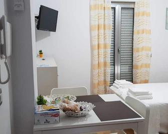 new house independent holiday center room - Reggio Calabria - Bedroom
