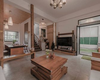 Tian Yan Mountains - Jiaoxi Township - סלון