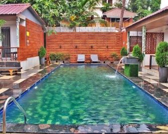 Bay Boutique by SR Hotel - 莫爾穆崗 - 游泳池