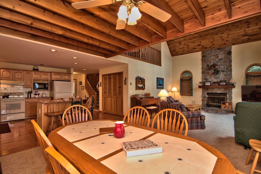 Sunnyview Wallenpaupack Lakefront Chalet Spectacular Sunsets private dock