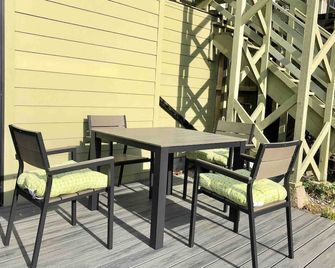 Hilltop House Guest Suite with Stunning View with very easy street parking - San Francisco - Patio
