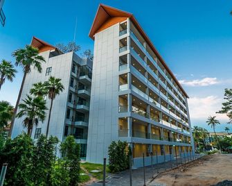 Apartment at Palmyrah Surin by Lofty - Choeng Thale - Budynek