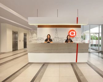 Amaris Hotel Padang - Padang - Recepcja