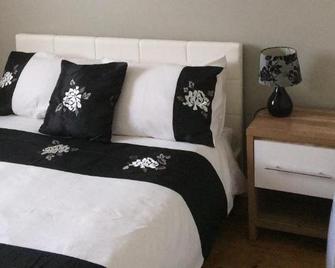Towan Beach Holiday Flat - Newquay - Sypialnia