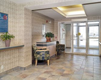 Motel 6 Peterborough On - Пітерборо - Рецепція