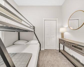 Cozy Buffalo Getaway Minutes to Downtown & Bills Stadium - Buffalo - Bedroom
