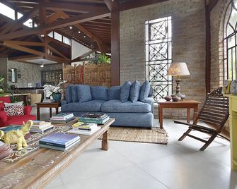 Villa Bebek Hotel - São Sebastião - Living room