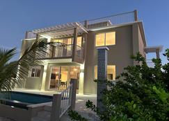 Checkers Vacation Homes - Providenciales - Budynek