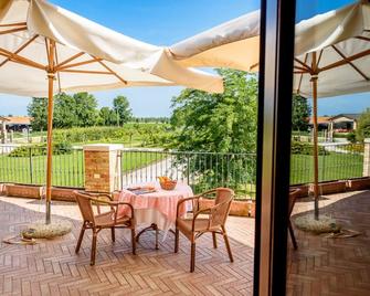 Folaghe 3, apartment with terrace overlooking the grove - Palazzolo dello Stella - Balkon