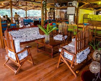 Yarina Eco Lodge - Derna - Restaurante