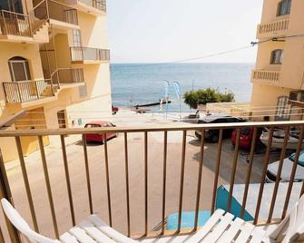 Seaside Simplicity in Qbajjar Gozo - Marsalforn - Balkon