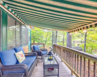 Idyllic Lakefront Cottage Near Mount Sunapee - Bradford - Balcony