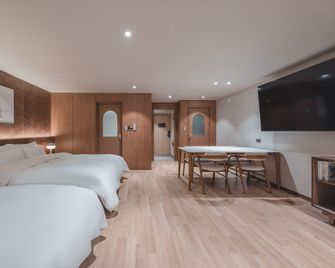 Gyeongju J Boutique Hotel - Gyeongju