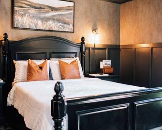 Moody Blues Studio Perfect For Work Or Romance - Memphis - Bedroom