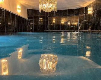 Resort Suit Otel - Istanbul - Piscina