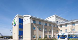 Holiday Inn Express Cardiff Airport - Barry