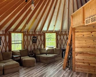 Great Bear Yurt - Off-Grid, Backcountry Experience - Between Gnp & Bob Marshall - Essex - Living room