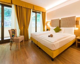 Hotel Ambassador - Levico Terme - Bedroom