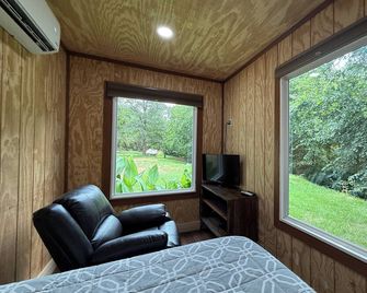 Container Home Experience on Ranch by Lake Ray Roberts! - Pilot Point - Sala de estar