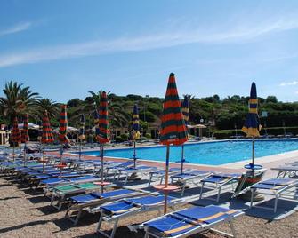 Hotel Baia Del Sole - Civitavecchia - Bể bơi