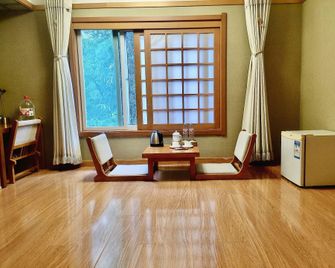 Yuwenquan Hotel - Weinan - Habitación