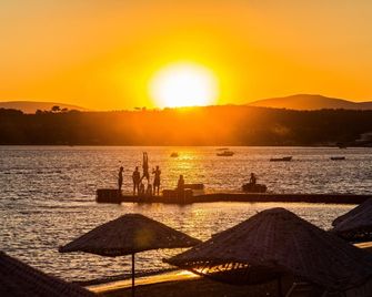 Teos Ormanci Tatil Koyu - Seferihisar