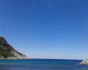 House Cap Corse, Feet In The Water With Unobstructed View Of The Sea! - Canari - Playa