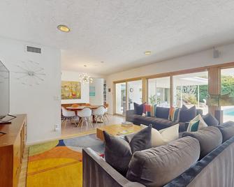 Oscar Mayer House Permit# 1050 - Palm Springs