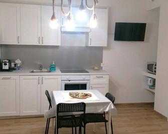 Cozy studio apartment close to the sea and Rimini fairgrounds - Morciano di Romagna - Køkken