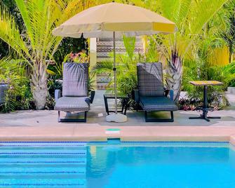 Gallo Azul Hotel, en el corazón de Todos Santos - Todos Santos - Alberca
