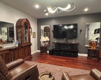 The Conclave Experience - 2 bed, 1.5 Bath - Indianapolis