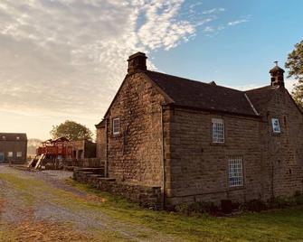 Gratton Grange Farm Bed & Breakfast - Bakewell - Building