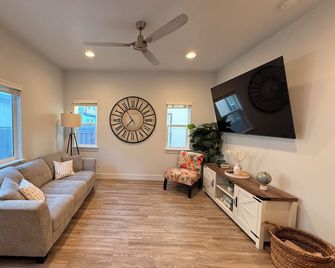 The Point Retreat, Theater, Firepit, Near I-15 - Bluffdale - Sala de estar